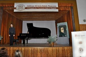 Szkoła Muzyczna im. F. Liszta w Głogowie 7.12.2011 r. Fot. Barbara i Jerzy Popiel.